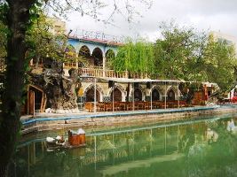 Әйелі күйеуін досының мысығын жалауға мәжбүрлеген. кискадағы кең пениса